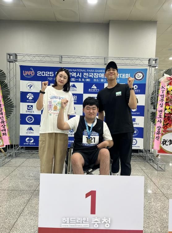 왼쪽부터 이새로미 감독, 최영준 선수, 양정민 코치