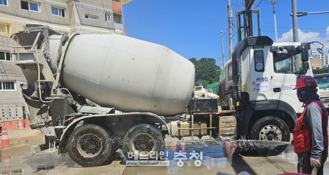 충남 계룡시 펠리피아 아파트 공사 현장에서 봄철 비산먼지