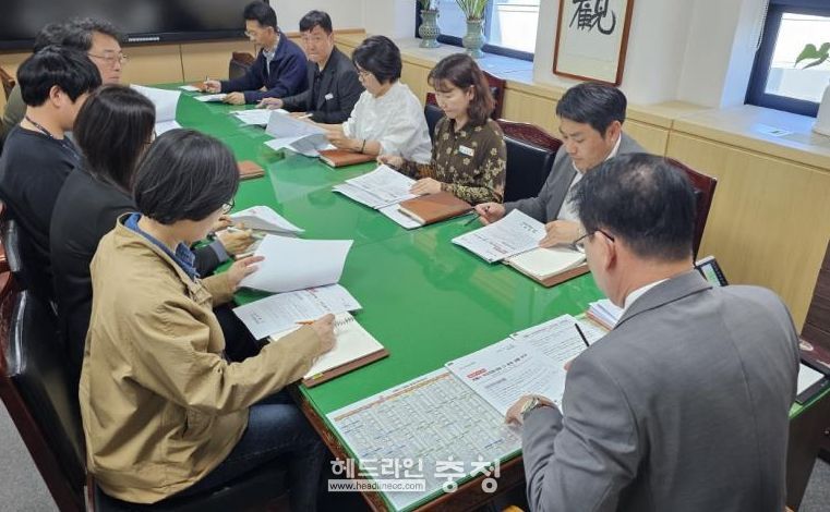 충남 계룡시는 13일 부시장 주재로 비상경제대응 TF운영회의를 개최했다.